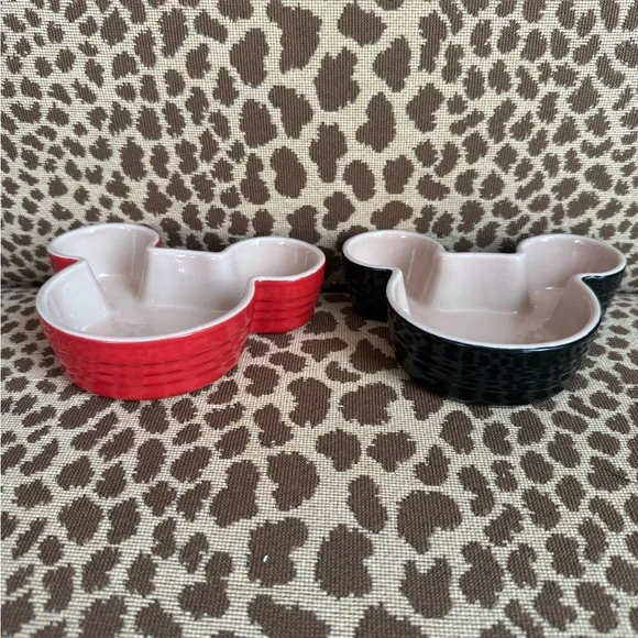 Le Creuset Mickey Mouse Ramekin Set (2) - Picture 5 of 6